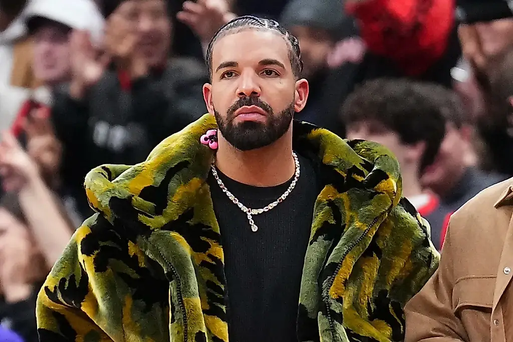 Cinco preguntas candentes sobre el histórico triplete de Drake en las listas de Billboard