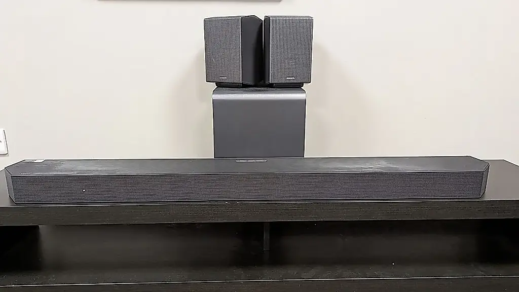 He probado la barra de sonido insignia Samsung HW-Q990H con Dolby Atmos: sigue la receta de sus predecesoras, pero aún marca el listón de las barras de sonido en 2026.