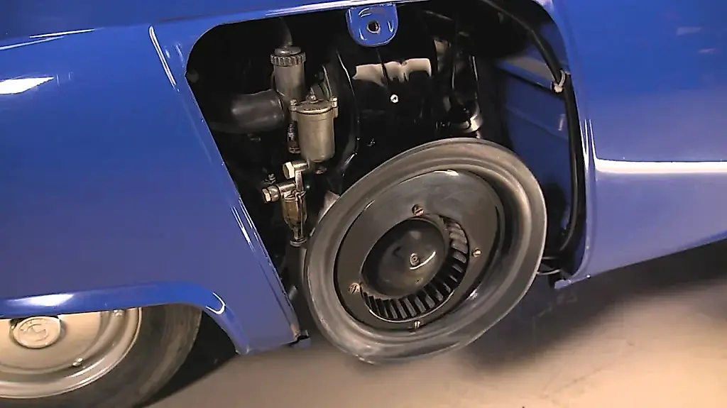 Jay Leno se pone al volante de un BMW Isetta por primera vez