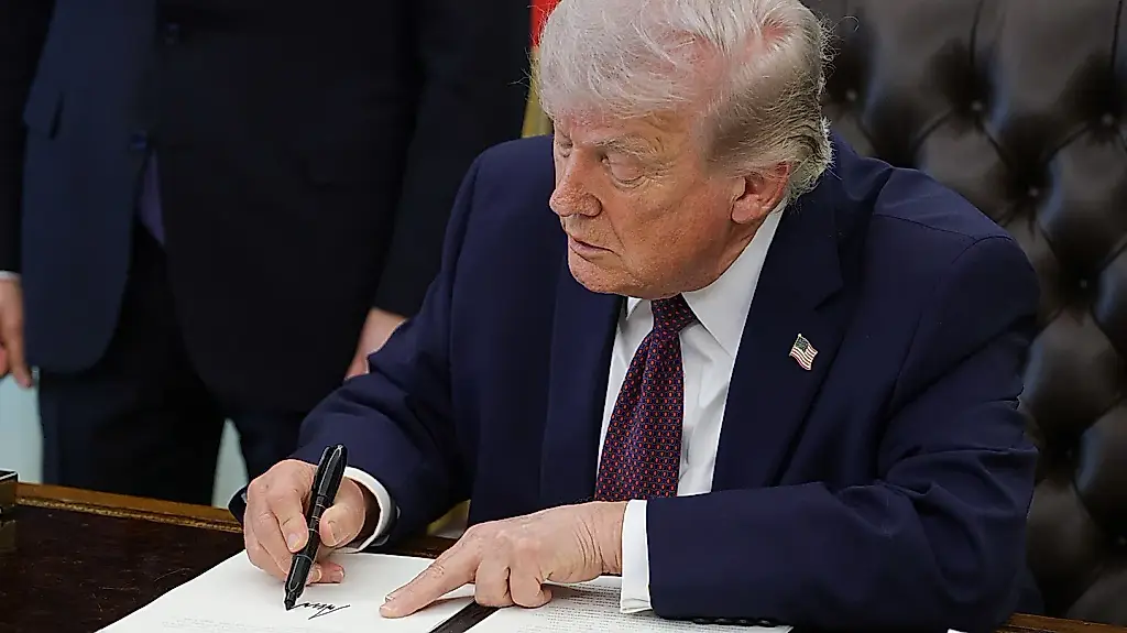 Trump firma una orden reducida sobre IA y ciberseguridad