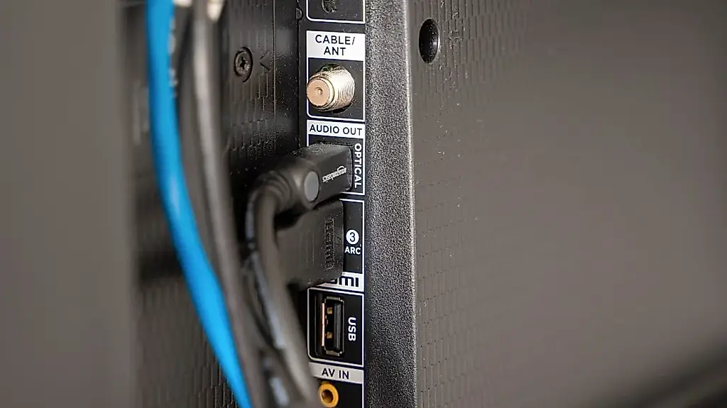 Qué se puede y qué no se debe conectar al puerto USB del televisor