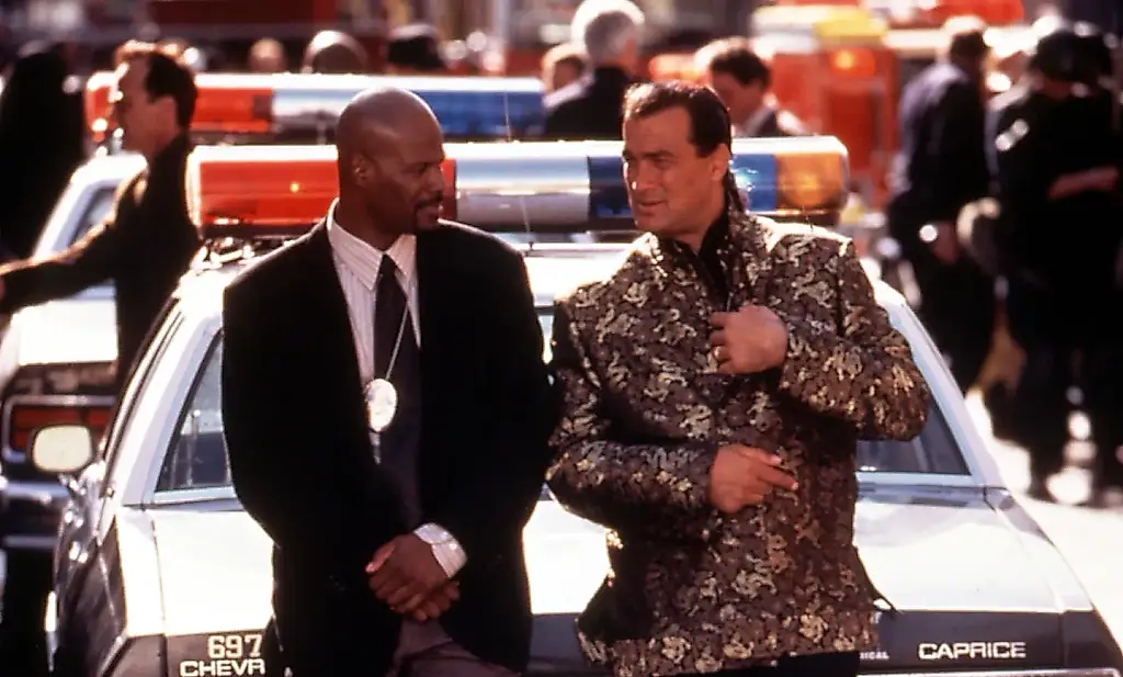 No podrás dejar de citar a Steven Seagal y Keenen Ivory Wayans después de «Un hombre brillante»