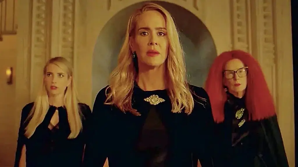 American Horror Story: rueda en Nueva York su temporada 13, con indicios del regreso de las brujas