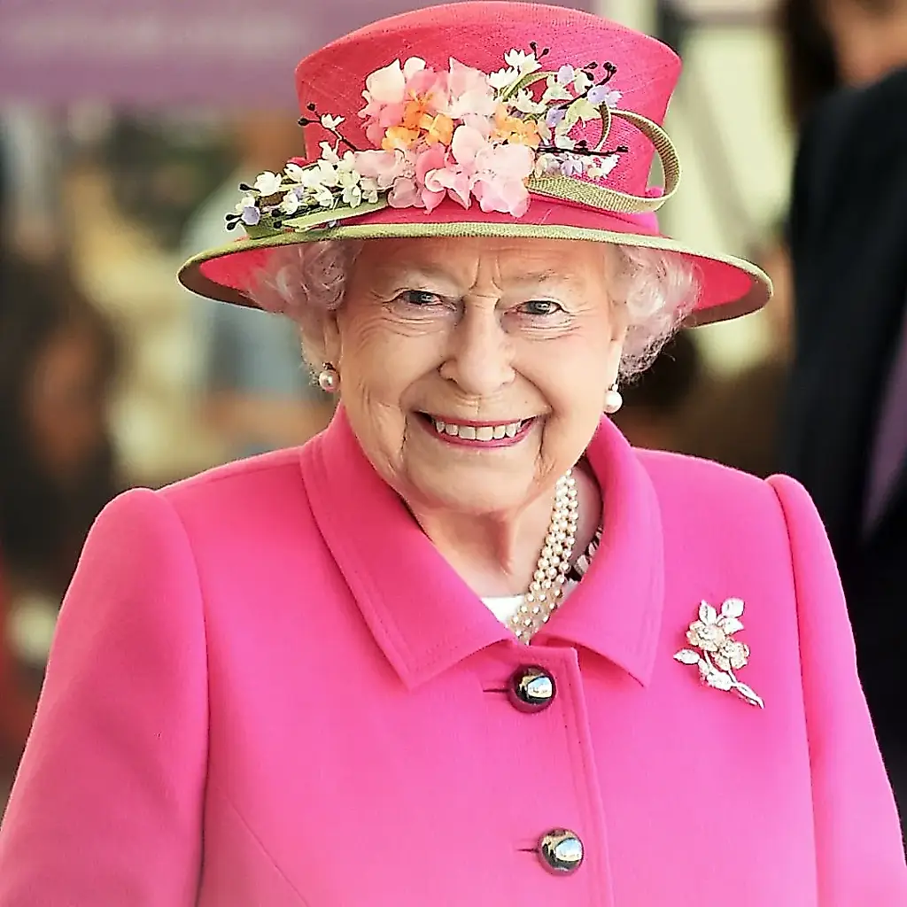 El rito bajo el dosel dorado: por qué Isabel II ocultó lo esencial