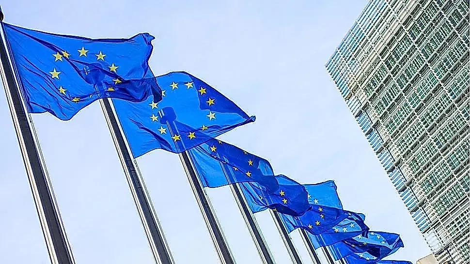 La UE refuerza el control sobre ChatGPT, Reddit y Roblox