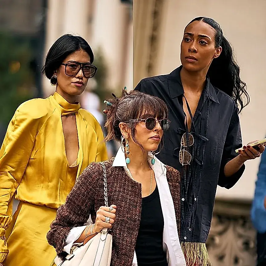 Nueva York sin base de maquillaje: cómo la moda urbana declaró la guerra a los peinados aburridos