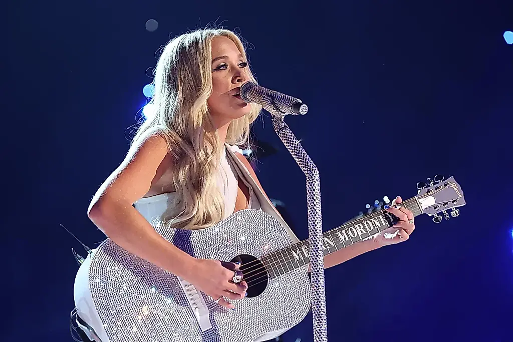 Megan Moroney interrumpe su concierto en Denver por enfermedad