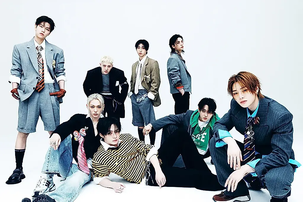 Stray Kids обошли всех в чартах с THIS & THAT