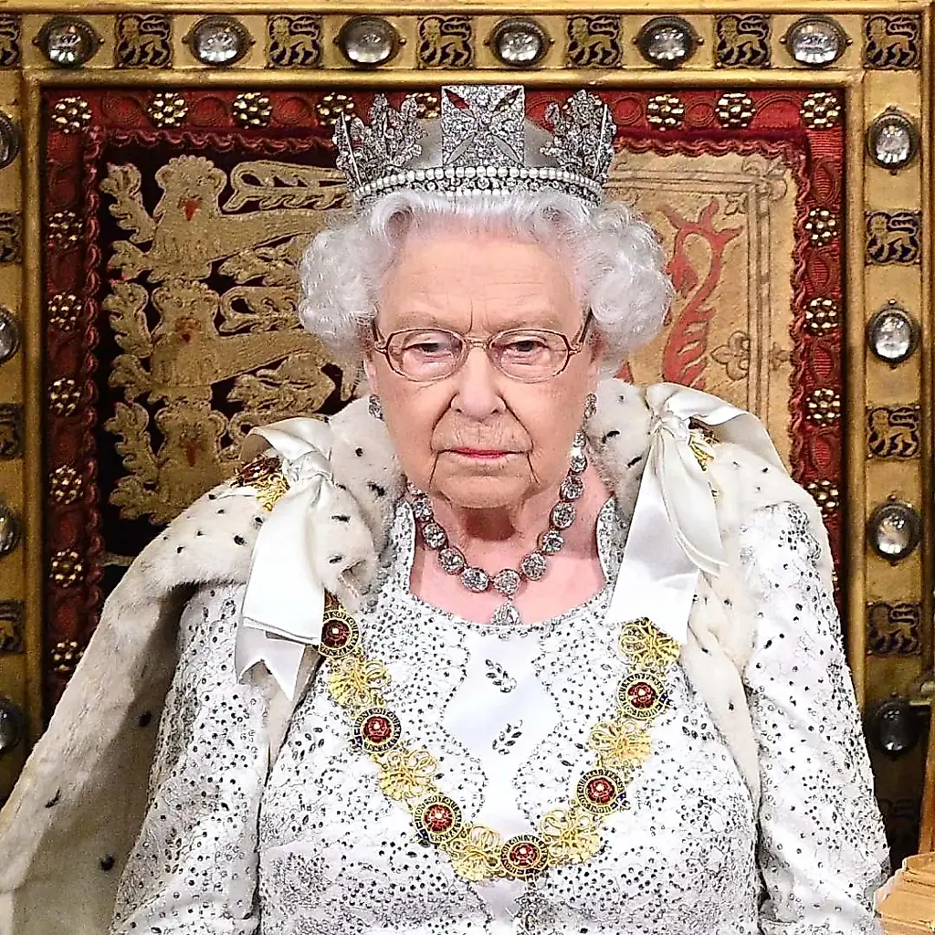 Por qué acusaron a Isabel II de estar ofendida con la BBC