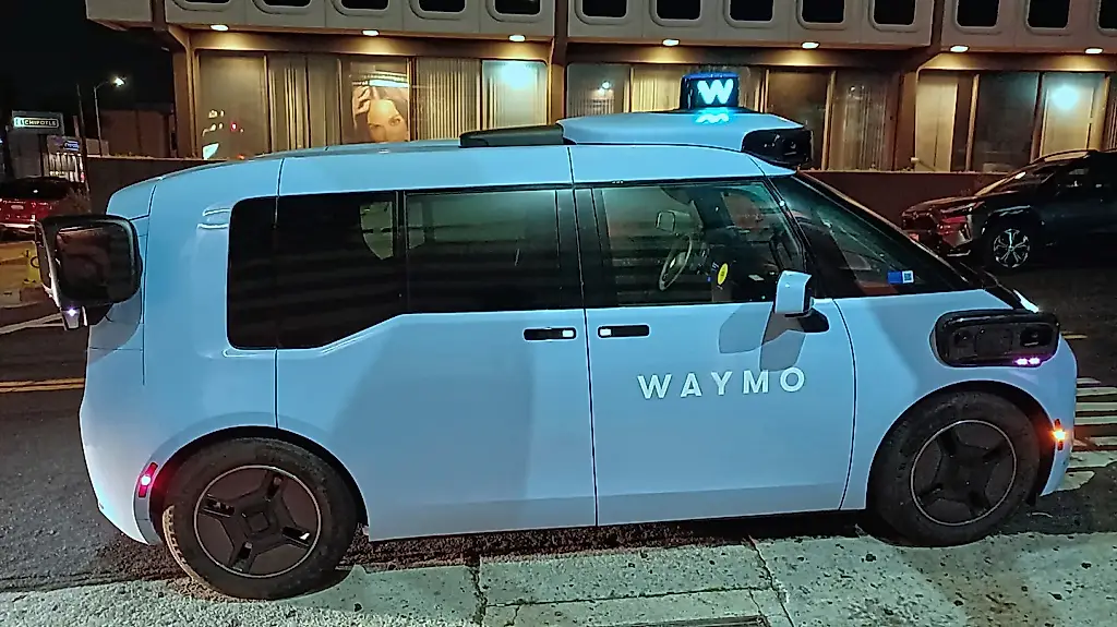 Waymo получает разрешение на перевозку пассажиров в Сакраменто и Сан-Диего