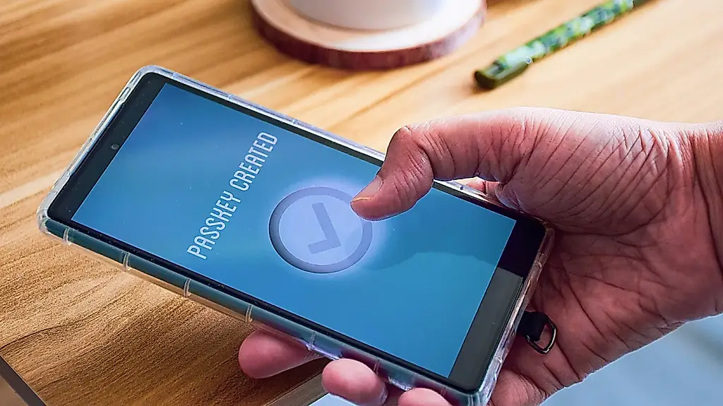 Passkey frente a contraseña: ¿en qué se diferencian y cuál es mejor?