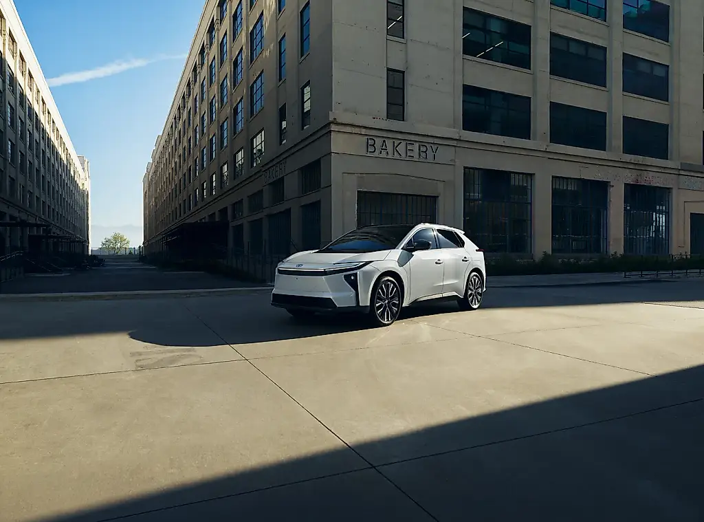 Toyota запускает новый bZ вместо bZ4X — фаворит среди электромобилей
