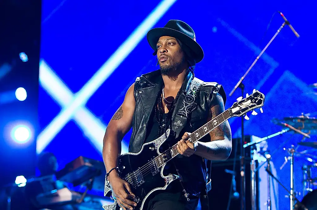 D’Angelo отменяет выступление на Roots Picnic из-за медицинских проблем