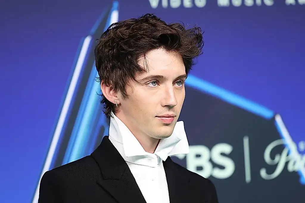 Ковбойский дуэт и шутка про Clairo