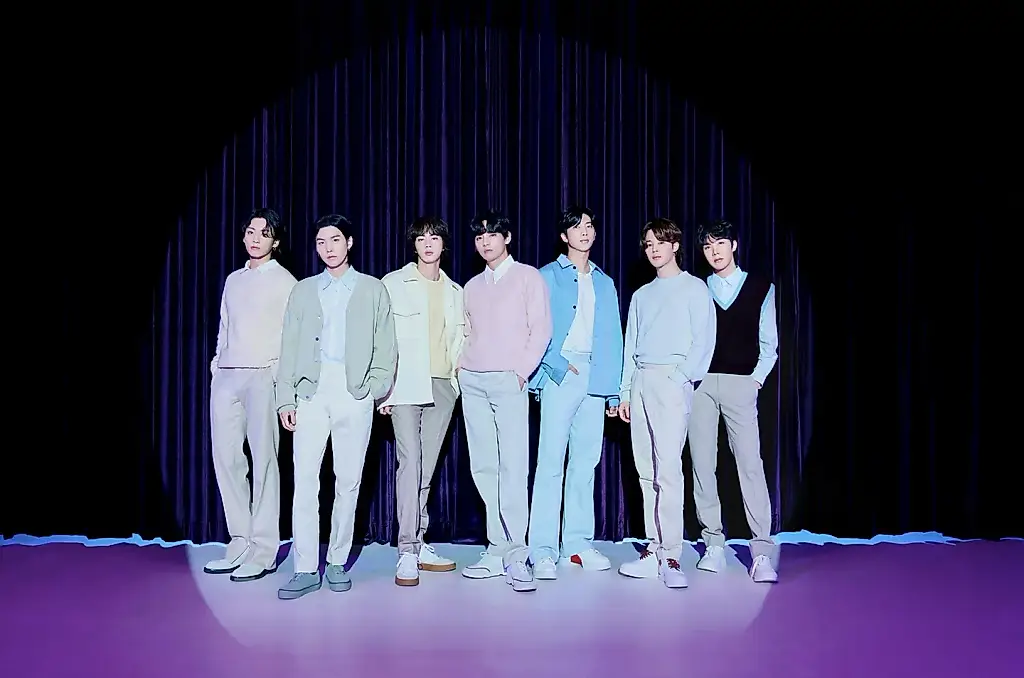 BTS празднуют 12-летие: приедьте за интерактивом и абсурдом!