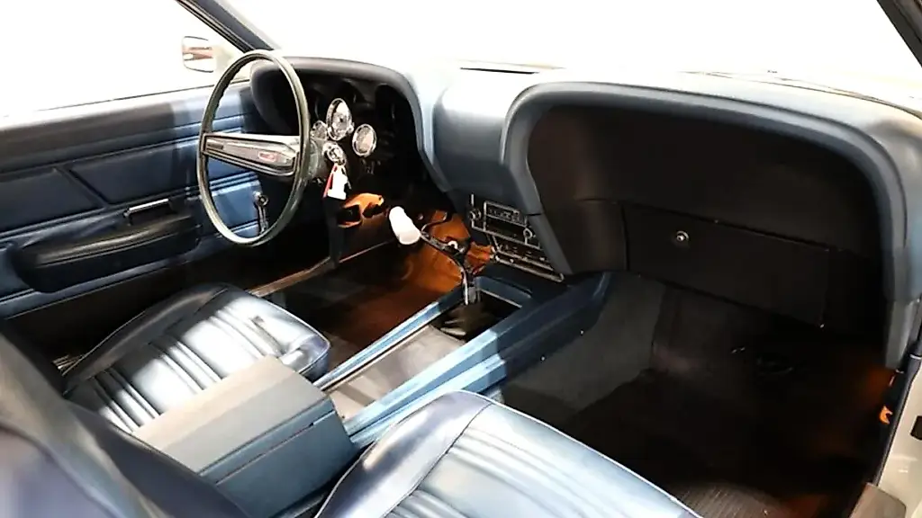 Исключительный Ford Mustang: Пастельный Цвет и Спортивный Хороший Вкус