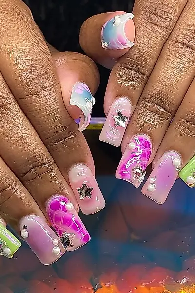 La manicura de 2002 ha vuelto, y la purpurina ya está lista — foto 6