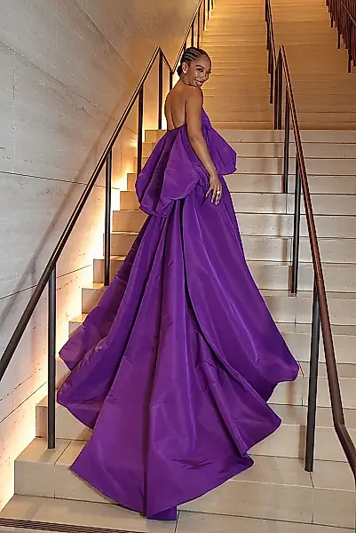 Naomi Ackie: aparición violeta con bolsillos — foto 2