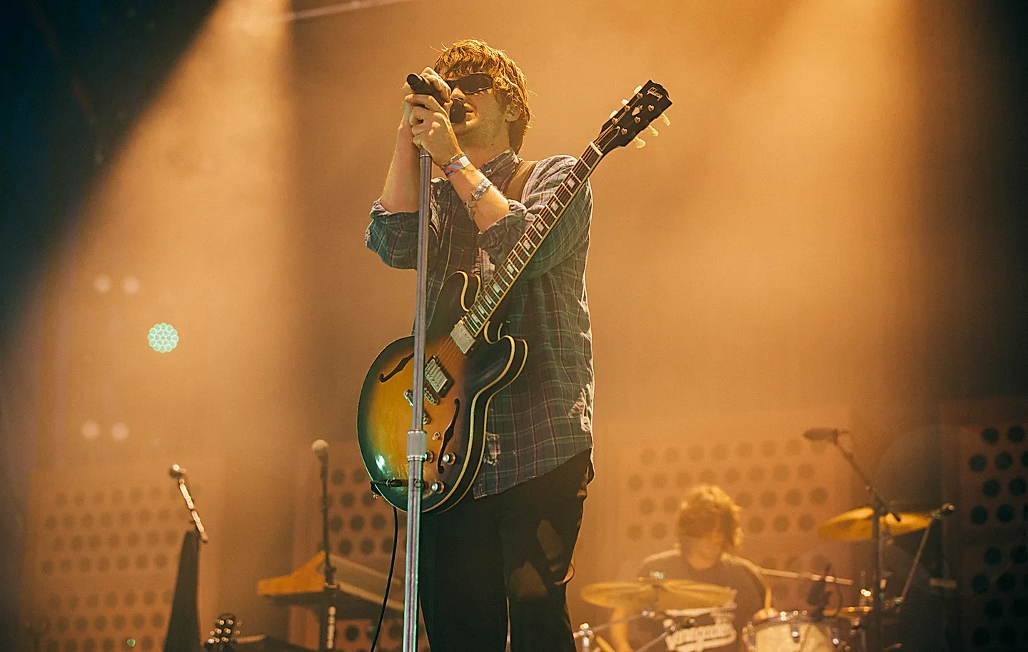 Djo разносит чарты после Stranger Things