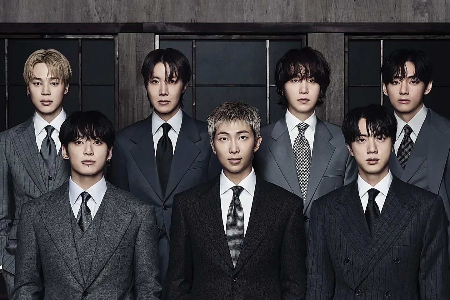 BTS возвращаются с «SWIM»